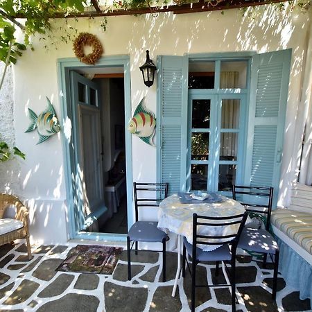 Traditional House By The Sea Mandrákion Exterior foto