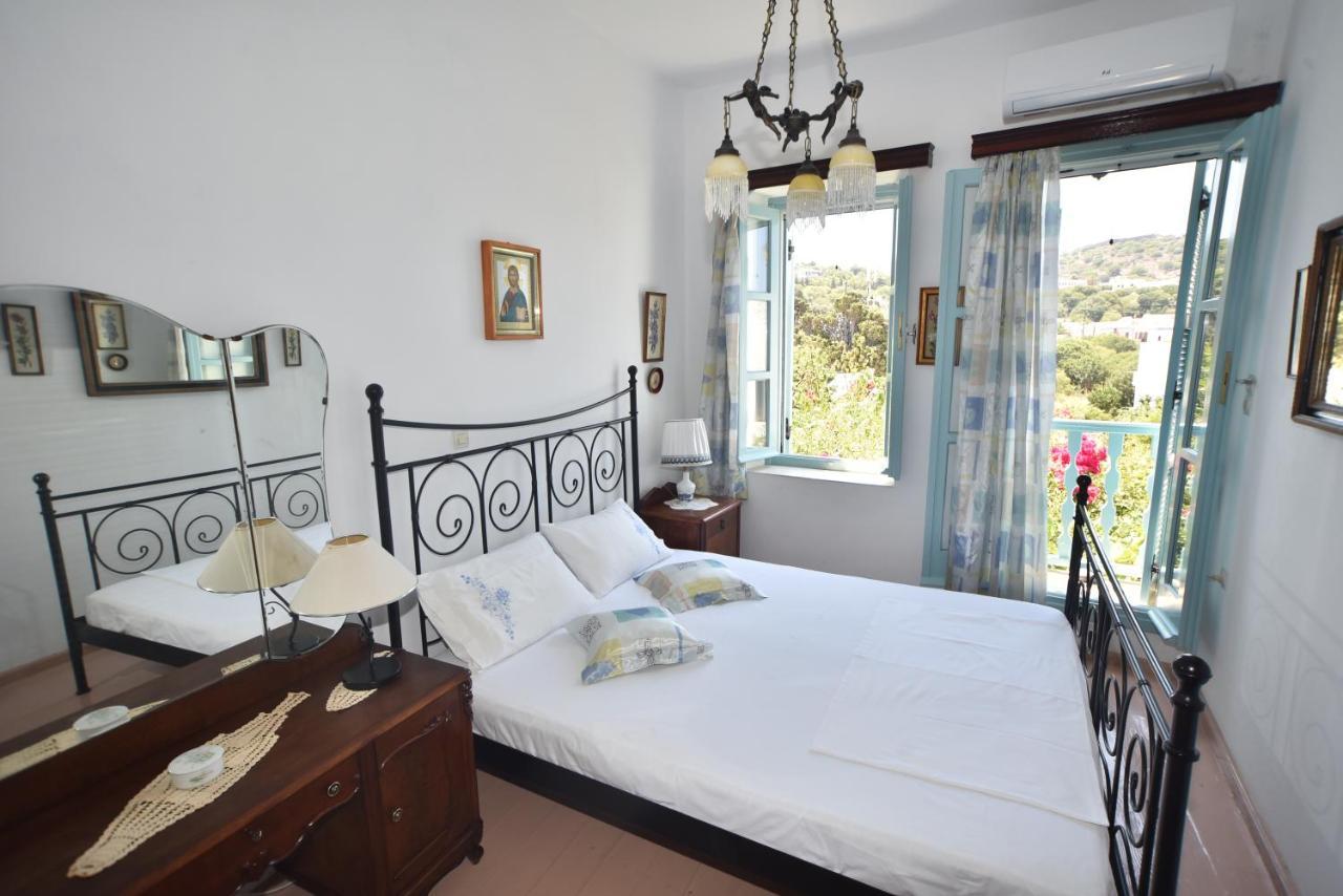 Traditional House By The Sea Mandrákion Exterior foto